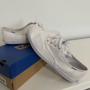 Keds Champion White Canvas woman’s shoes . Size 8 XW extra wide